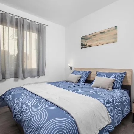 Isola With Terrace And Parking Apartment Rovinj
