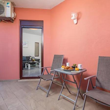 Isola With Terrace And Parking Apartment