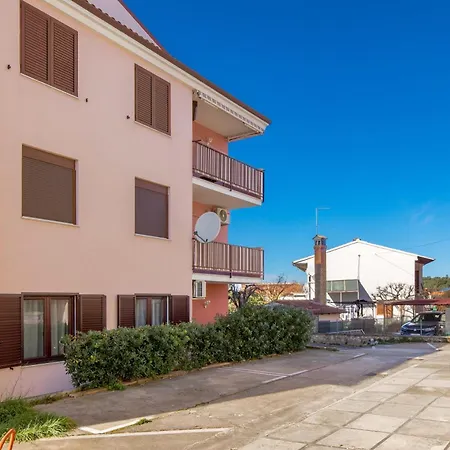 Apartment Isola With Terrace And Parking Rovinj