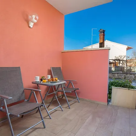 Isola With Terrace And Parking