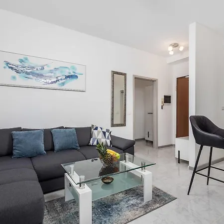 Isola With Terrace And Parking * Rovinj