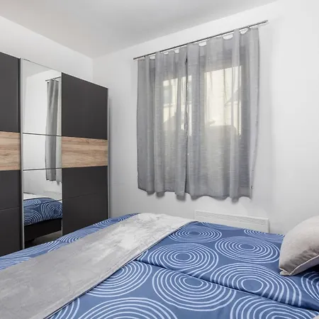 Isola With Terrace And Parking Apartman
