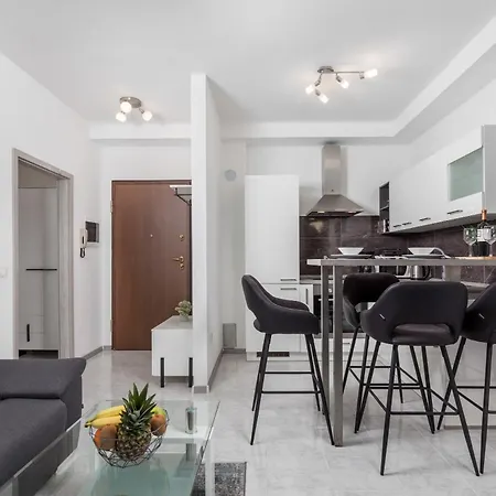 Isola With Terrace And Parking Apartman