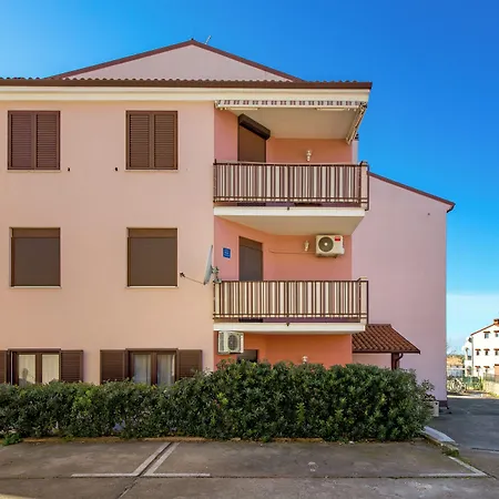 Isola With Terrace And Parking Apartman