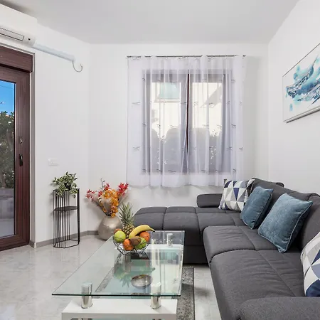 Isola With Terrace And Parking Apartman Rovinj