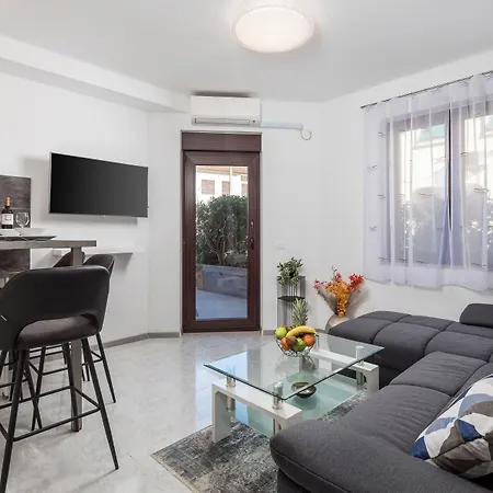 Isola With Terrace And Parking Rovinj
