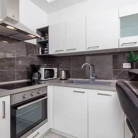 Isola With Terrace And Parking *